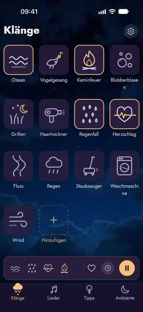 Der Klänge-Bildschirm von Luna Lunera mit Regen, Ozean, Kaminfeuer und mehr vor einem Nachthimmel